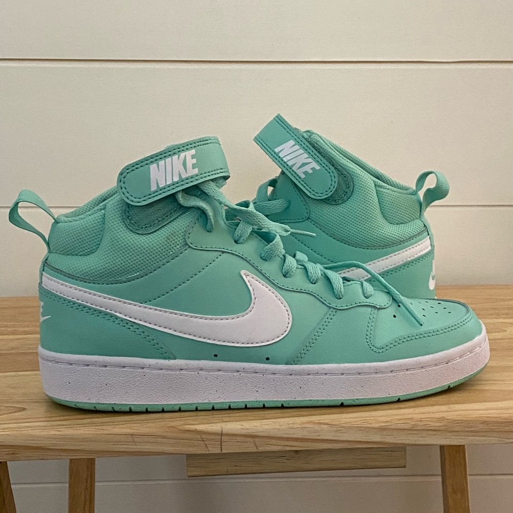 Nike Kids' Grade School Court Borough Mid 2 Shoes